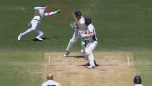 கேட்ச் பிடிக்கலாம்.. அதுக்குனு இப்படியா.. பேட்டரை மிரள வைத்த ஸ்மித்தின் கேட்ச்!