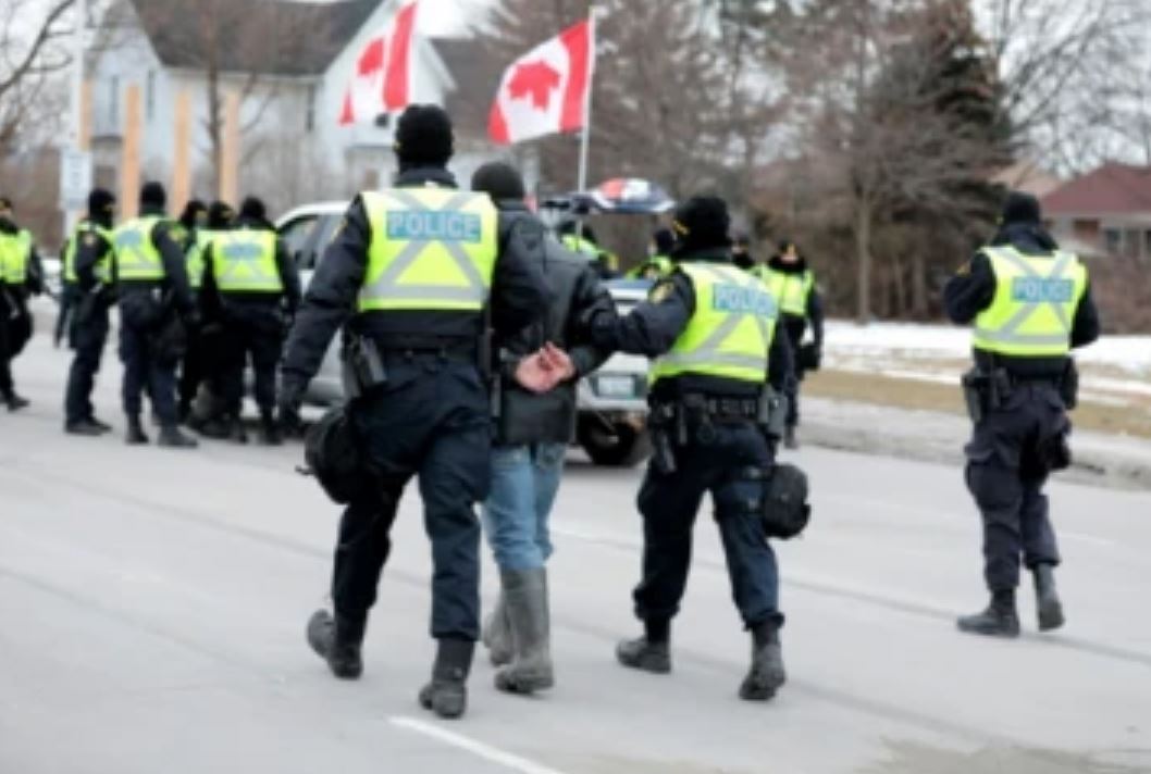 டொராண்டோவில் 34 பேர் அதிரடியாக கைது