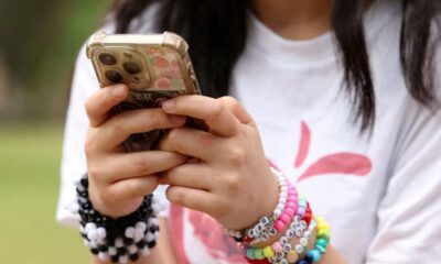 உலகின் முதல் சமூக ஊடகத் தடை