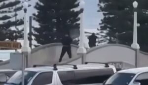 சிட்னி தாக்குதல்: சந்தேகநபர் மீது 59 குற்றச்சாட்டுகள் பதிவு; 30 நாட்களுக்குள் சுடும் பயிற்சி சாத்தியமற்றது!