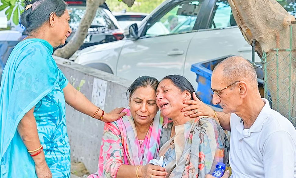 டெல்லி தீ விபத்தில் நெஞ்சைப் பிழியும் சோகம்